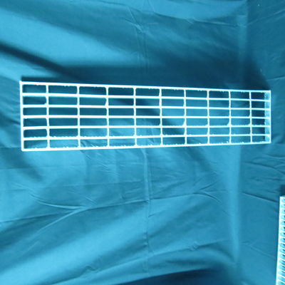 비 하락 강 그레이트 계단은 사다리 스텝 플레이트를 밟습니다